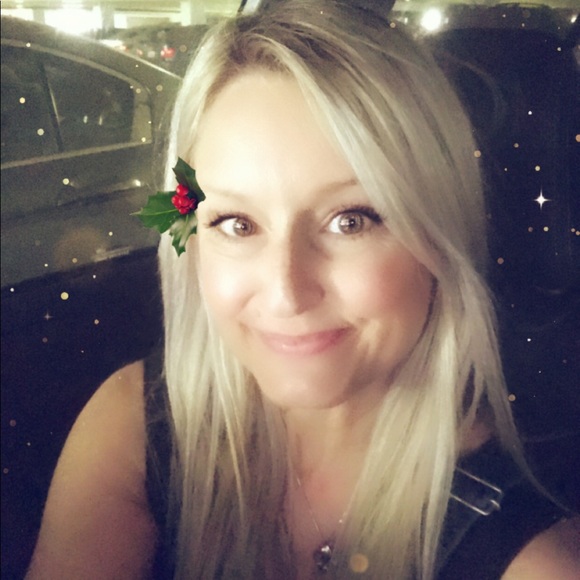 Meet your Posher, Tara - Picture 2 of 2